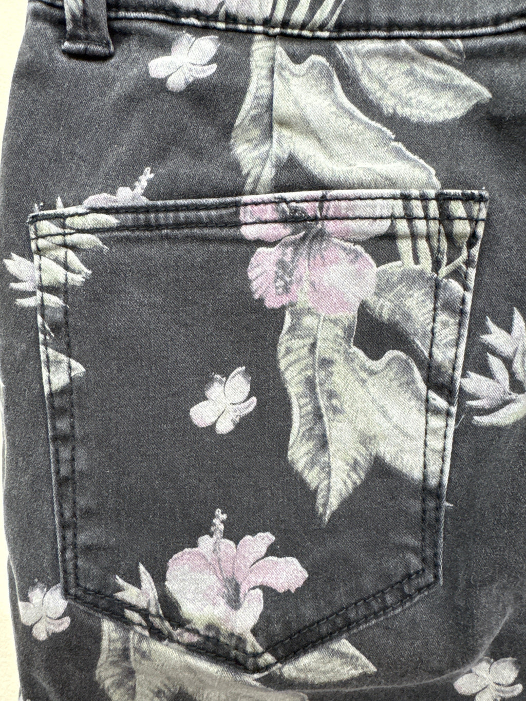 Juicy Couture California Skinny black floral sz 27/4