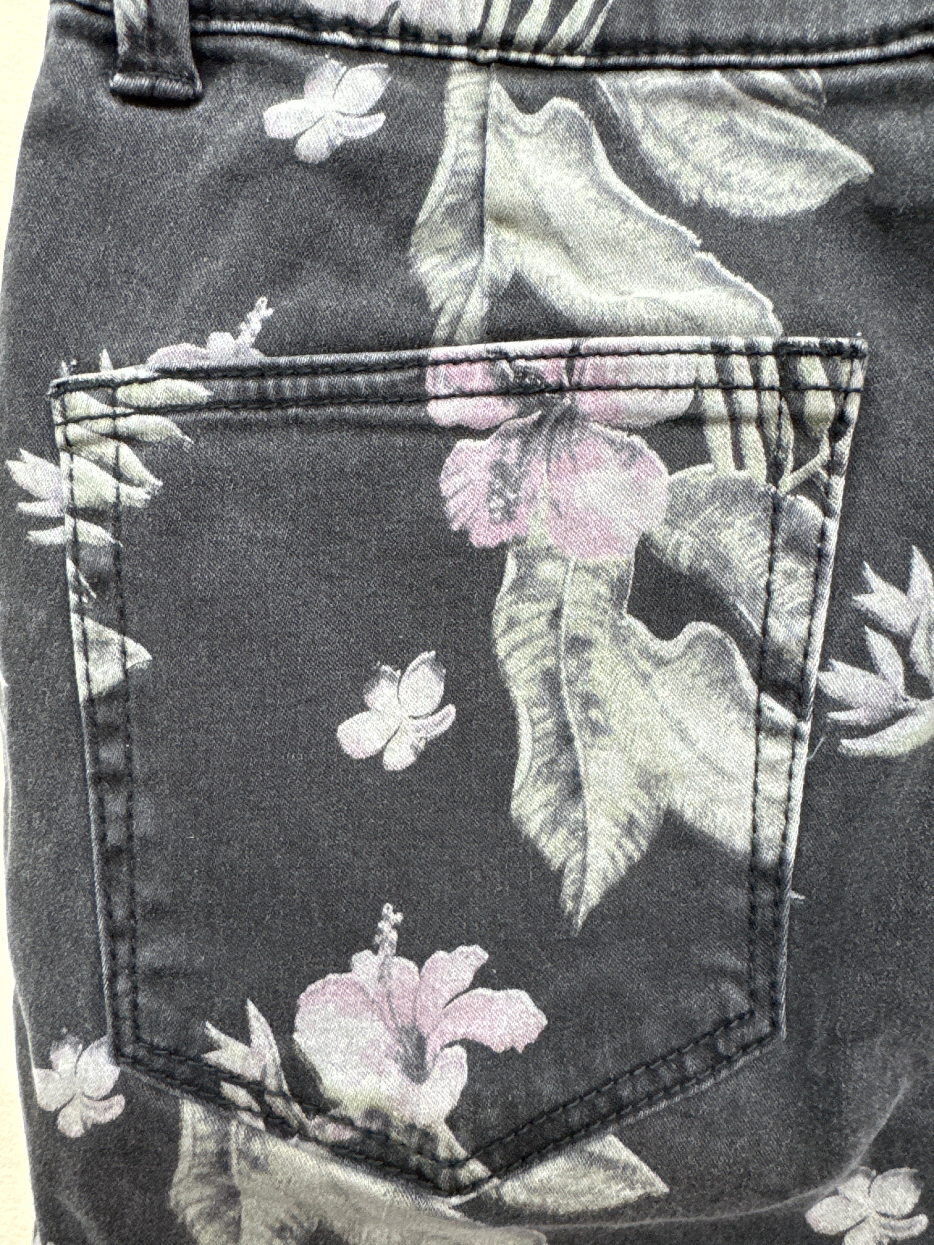 Juicy Couture California Skinny black floral sz 27/4